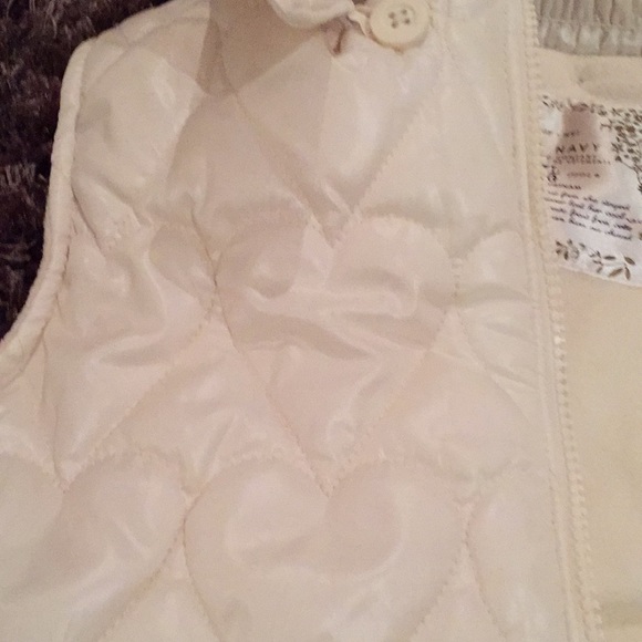 Kid’s Old Navy Puffer Vest - Picture 6 of 6